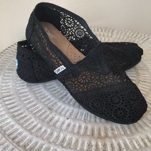 TOMS black crochet shoes